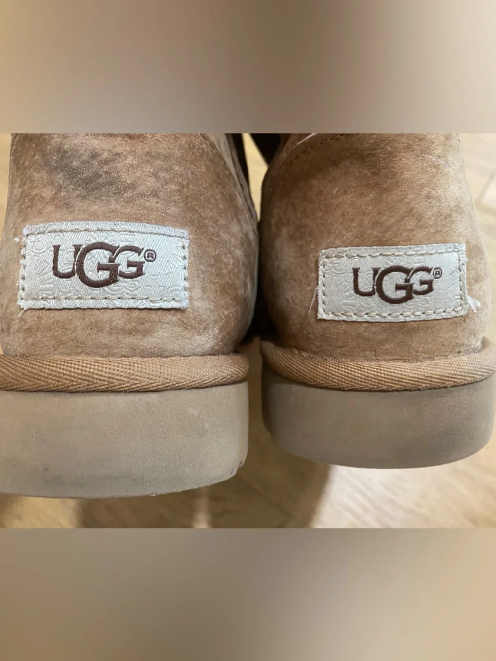 UGG women’s Classic Mini Ankle Boot - Chestnut tan size 9 GUC